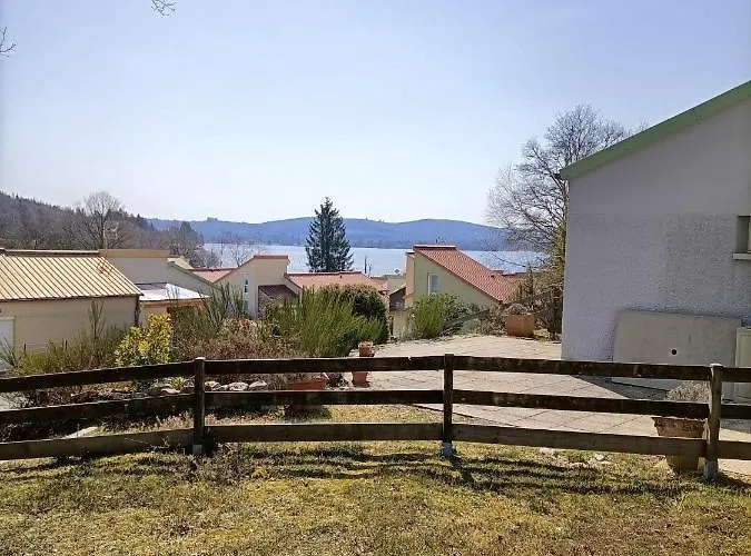 Au Bord Du Lac